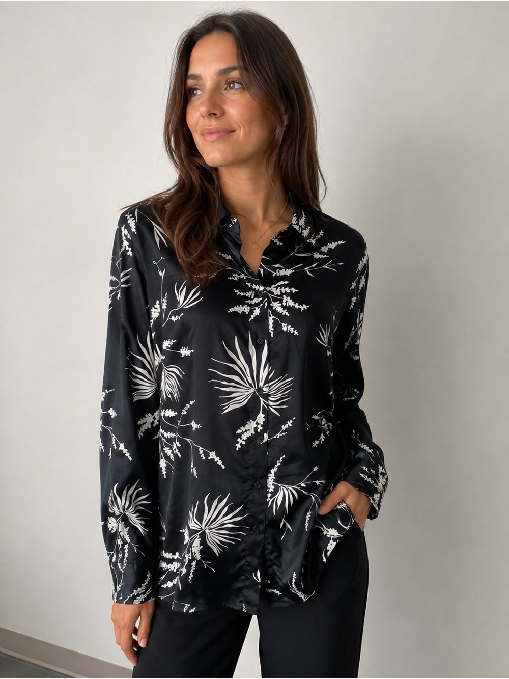 Dynamite black and white satin blouse
